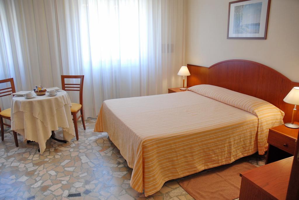Il Nocchiero City Hotel Soverato Marina Extérieur photo