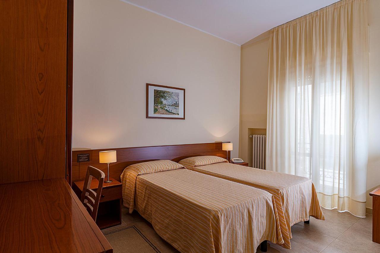 Il Nocchiero City Hotel Soverato Marina Extérieur photo