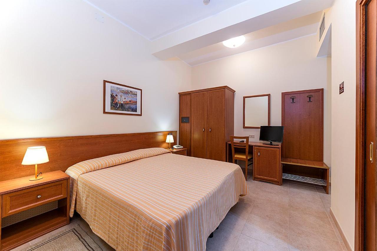 Il Nocchiero City Hotel Soverato Marina Extérieur photo