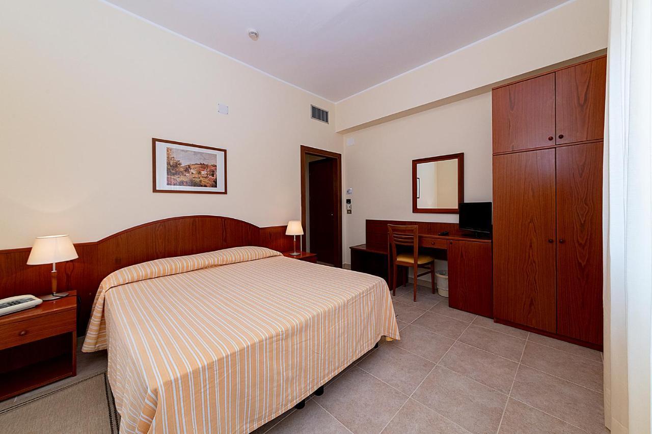 Il Nocchiero City Hotel Soverato Marina Extérieur photo